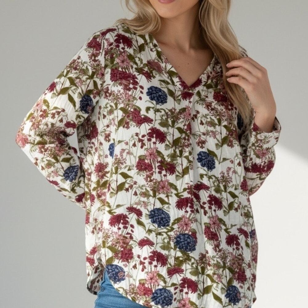 Brina & Em Silky Floral V Neck Top Size Medium Long Sleeve Pullover NEW